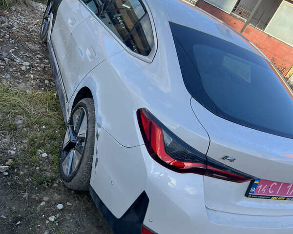 Белый БМВ i4, объемом двигателя 0 л и пробегом 17 тыс. км за 30500 $, фото 5 на Automoto.ua