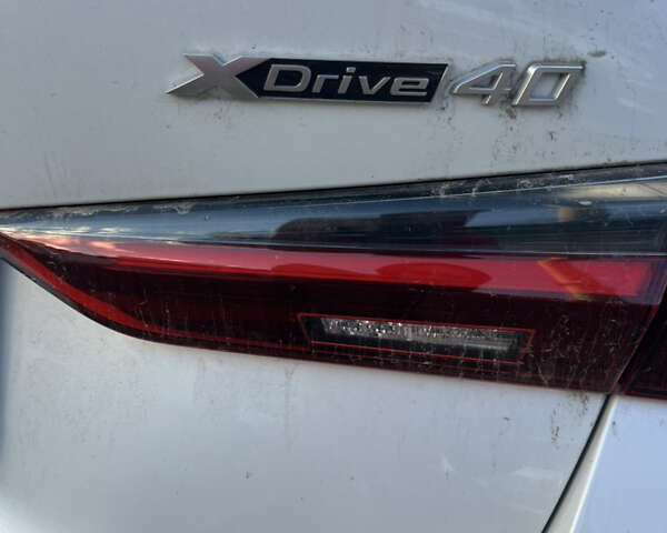 Белый БМВ i4, объемом двигателя 0 л и пробегом 17 тыс. км за 30500 $, фото 6 на Automoto.ua