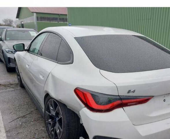 Белый БМВ i4, объемом двигателя 0 л и пробегом 45 тыс. км за 42250 $, фото 20 на Automoto.ua