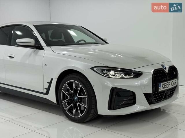 Белый БМВ i4, объемом двигателя 0 л и пробегом 11 тыс. км за 40900 $, фото 8 на Automoto.ua