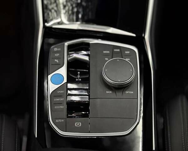 Белый БМВ i4, объемом двигателя 0 л и пробегом 30 тыс. км за 38500 $, фото 17 на Automoto.ua