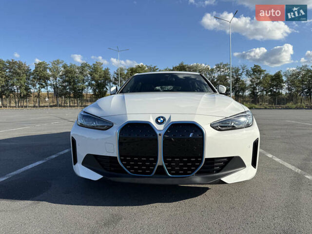 Білий БМВ i4, об'ємом двигуна 0 л та пробігом 8 тис. км за 45500 $, фото 8 на Automoto.ua