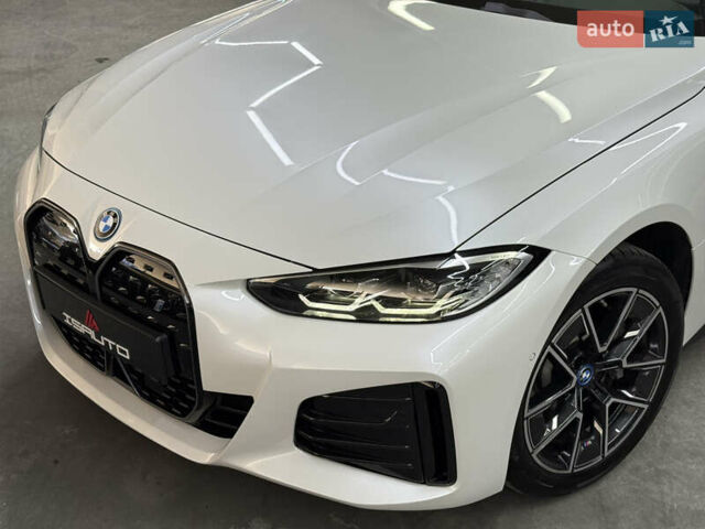Белый БМВ i4, объемом двигателя 0 л и пробегом 11 тыс. км за 39500 $, фото 7 на Automoto.ua