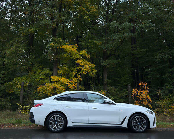 Белый БМВ i4, объемом двигателя 0 л и пробегом 45 тыс. км за 42250 $, фото 3 на Automoto.ua