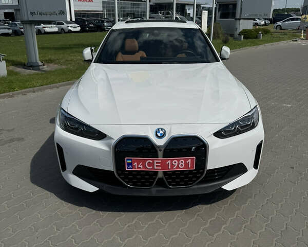 Белый БМВ i4, объемом двигателя 0 л и пробегом 11 тыс. км за 38000 $, фото 2 на Automoto.ua