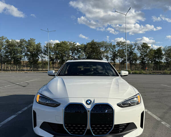 Білий БМВ i4, об'ємом двигуна 0 л та пробігом 8 тис. км за 45500 $, фото 25 на Automoto.ua