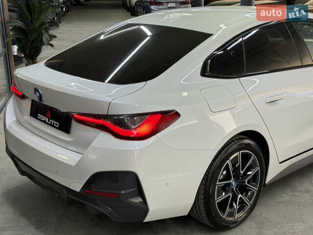 Белый БМВ i4, объемом двигателя 0 л и пробегом 11 тыс. км за 39500 $, фото 15 на Automoto.ua