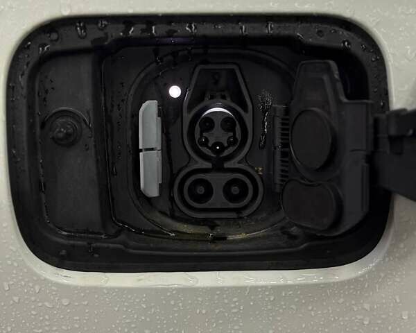 Белый БМВ i4, объемом двигателя 0 л и пробегом 30 тыс. км за 38500 $, фото 21 на Automoto.ua