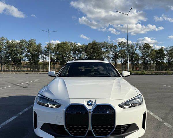 Білий БМВ i4, об'ємом двигуна 0 л та пробігом 8 тис. км за 45500 $, фото 26 на Automoto.ua