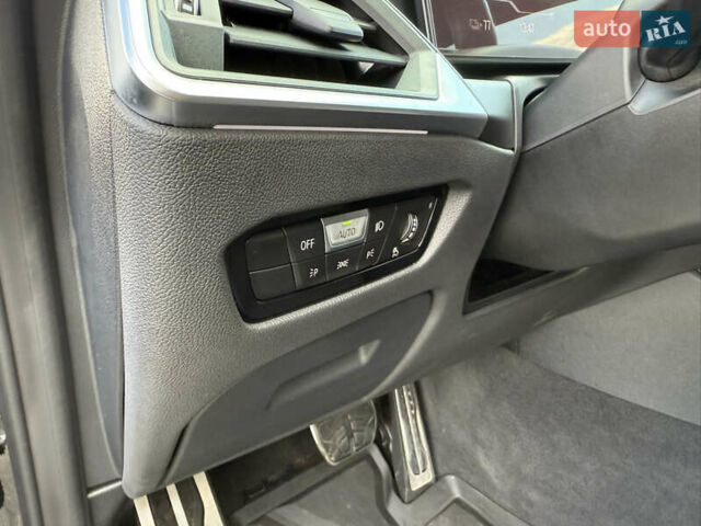 Черный БМВ i4, объемом двигателя 0 л и пробегом 31 тыс. км за 39900 $, фото 26 на Automoto.ua