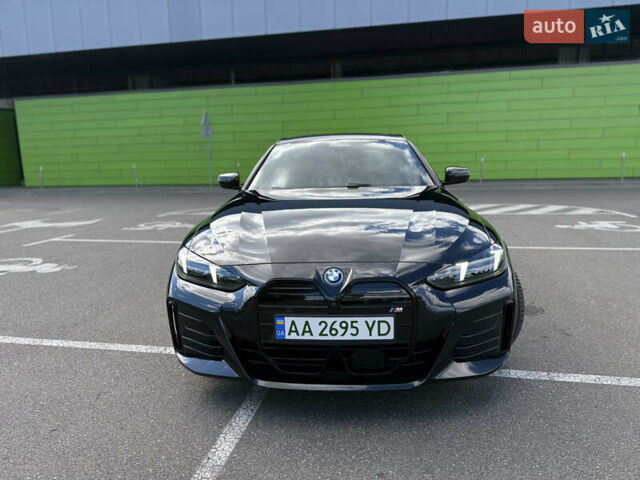 Черный БМВ i4, объемом двигателя 0 л и пробегом 31 тыс. км за 39900 $, фото 4 на Automoto.ua