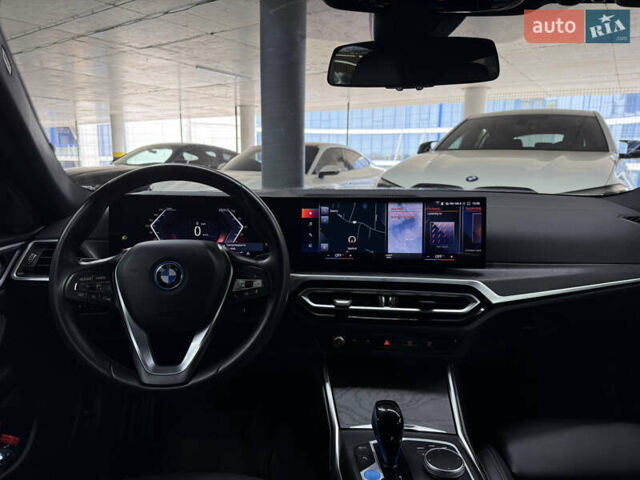 Черный БМВ i4, объемом двигателя 0 л и пробегом 19 тыс. км за 31999 $, фото 8 на Automoto.ua