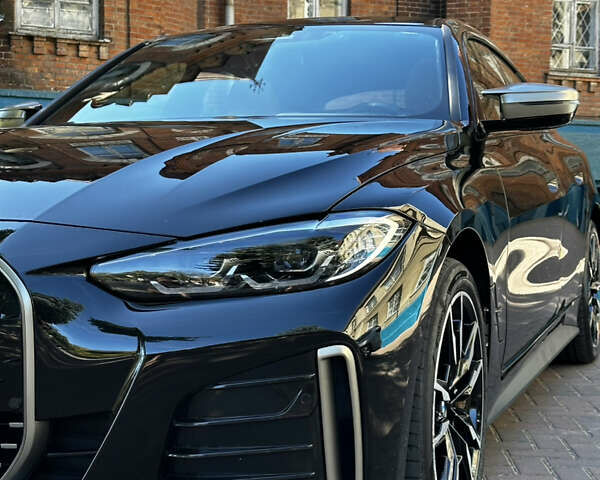 Черный БМВ i4, объемом двигателя 0 л и пробегом 33 тыс. км за 52000 $, фото 3 на Automoto.ua