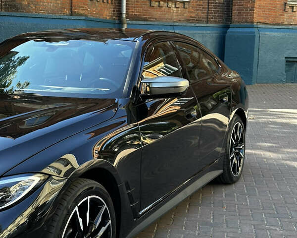 Черный БМВ i4, объемом двигателя 0 л и пробегом 33 тыс. км за 52000 $, фото 4 на Automoto.ua