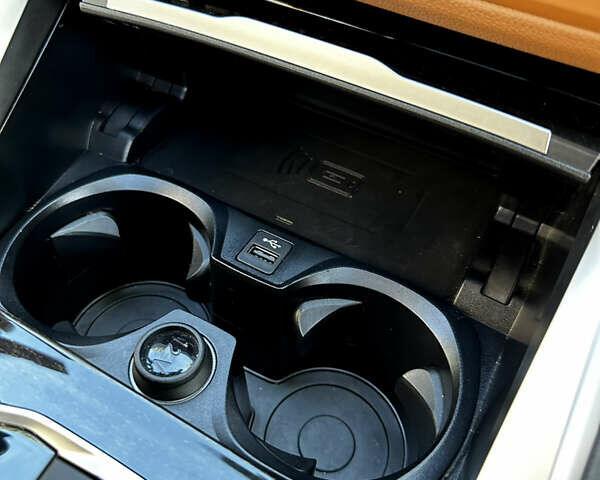 Черный БМВ i4, объемом двигателя 0 л и пробегом 33 тыс. км за 52000 $, фото 16 на Automoto.ua