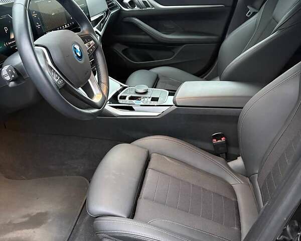 Черный БМВ i4, объемом двигателя 0 л и пробегом 38 тыс. км за 31500 $, фото 18 на Automoto.ua