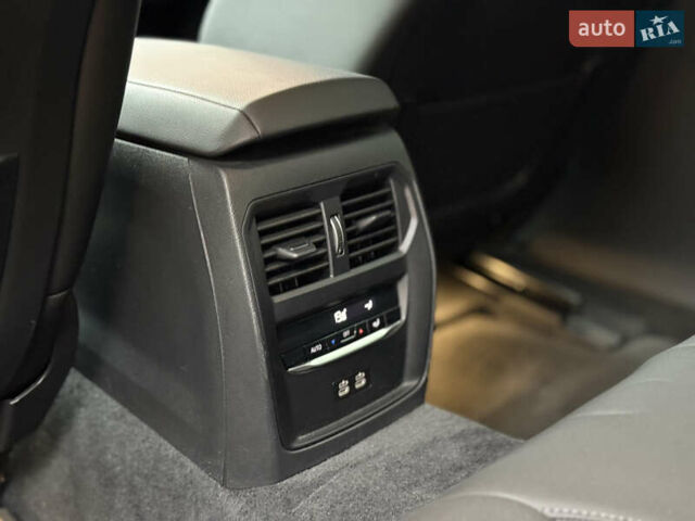 Черный БМВ i4, объемом двигателя 0 л и пробегом 65 тыс. км за 21900 $, фото 74 на Automoto.ua