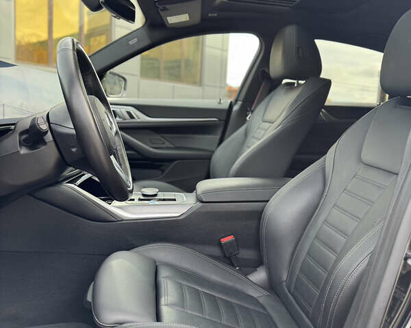 Черный БМВ i4, объемом двигателя 0 л и пробегом 45 тыс. км за 42500 $, фото 38 на Automoto.ua
