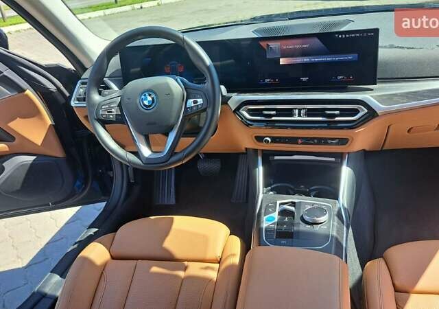 Черный БМВ i4, объемом двигателя 0 л и пробегом 31 тыс. км за 38900 $, фото 8 на Automoto.ua