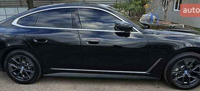 Черный БМВ i4, объемом двигателя 0 л и пробегом 33 тыс. км за 40000 $, фото 1 на Automoto.ua