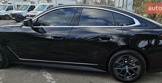 Черный БМВ i4, объемом двигателя 0 л и пробегом 33 тыс. км за 40000 $, фото 6 на Automoto.ua