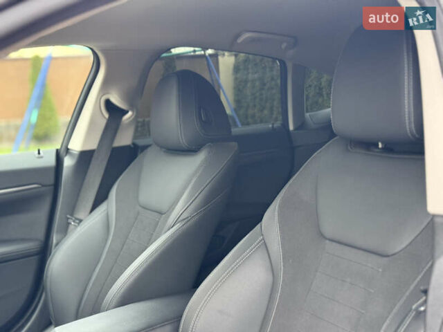 Черный БМВ i4, объемом двигателя 0 л и пробегом 65 тыс. км за 21900 $, фото 38 на Automoto.ua