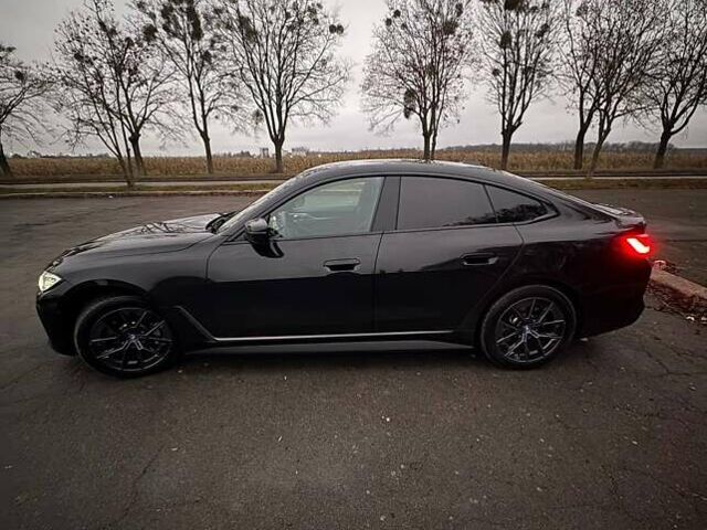 Черный БМВ i4, объемом двигателя 0 л и пробегом 38 тыс. км за 31500 $, фото 4 на Automoto.ua