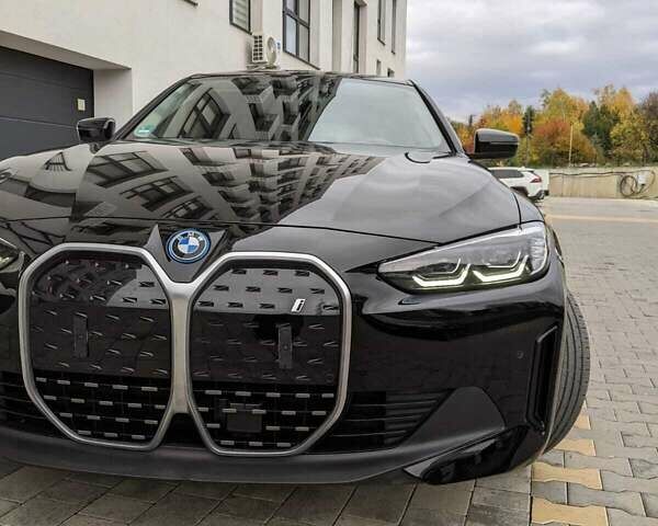 Черный БМВ i4, объемом двигателя 0 л и пробегом 45 тыс. км за 32500 $, фото 4 на Automoto.ua