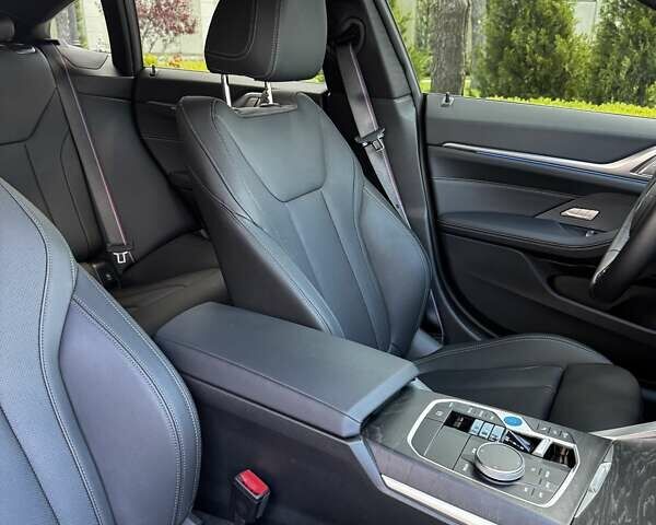 Черный БМВ i4, объемом двигателя 0 л и пробегом 31 тыс. км за 54000 $, фото 52 на Automoto.ua
