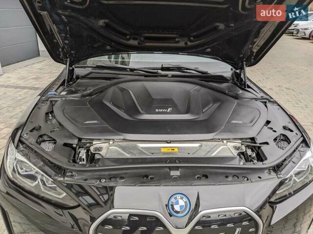 Черный БМВ i4, объемом двигателя 0 л и пробегом 45 тыс. км за 32500 $, фото 7 на Automoto.ua