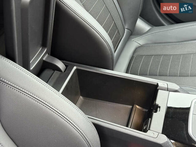 Черный БМВ i4, объемом двигателя 0 л и пробегом 65 тыс. км за 21900 $, фото 64 на Automoto.ua