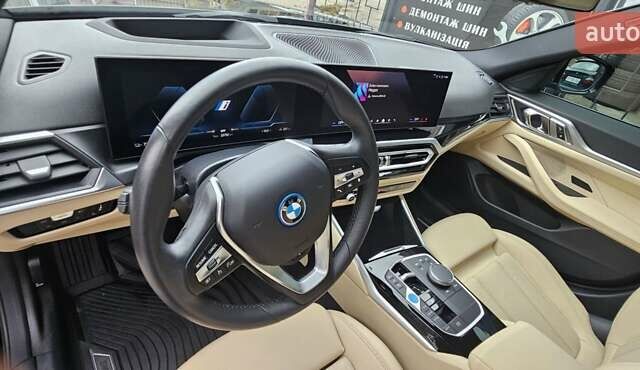 Черный БМВ i4, объемом двигателя 0 л и пробегом 33 тыс. км за 40000 $, фото 15 на Automoto.ua