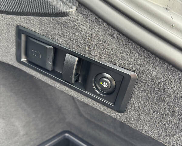 Черный БМВ i4, объемом двигателя 0 л и пробегом 45 тыс. км за 42500 $, фото 31 на Automoto.ua