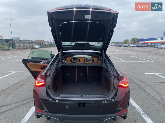 Черный БМВ i4, объемом двигателя 0 л и пробегом 10 тыс. км за 35400 $, фото 4 на Automoto.ua