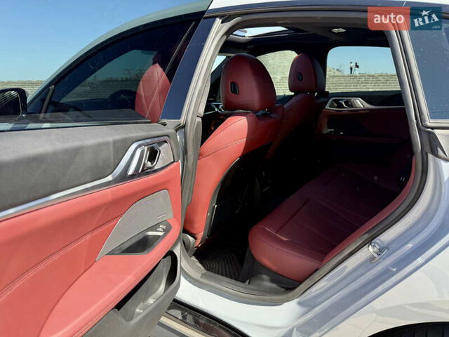 Серый БМВ i4, объемом двигателя 0 л и пробегом 34 тыс. км за 46500 $, фото 12 на Automoto.ua