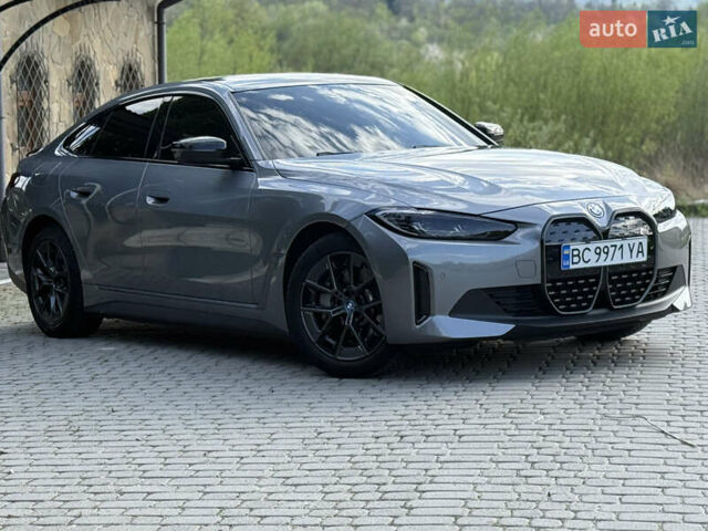 Серый БМВ i4, объемом двигателя 0 л и пробегом 26 тыс. км за 41499 $, фото 3 на Automoto.ua