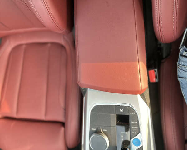 Серый БМВ i4, объемом двигателя 0 л и пробегом 20 тыс. км за 35500 $, фото 15 на Automoto.ua