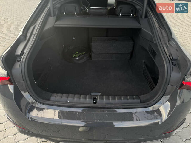 Серый БМВ i4, объемом двигателя 0 л и пробегом 22 тыс. км за 39500 $, фото 9 на Automoto.ua