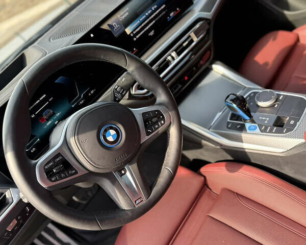Серый БМВ i4, объемом двигателя 0 л и пробегом 33 тыс. км за 39500 $, фото 30 на Automoto.ua