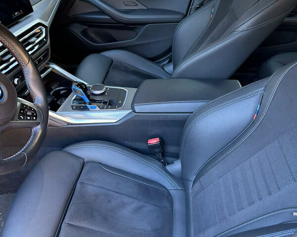 Серый БМВ i4, объемом двигателя 0 л и пробегом 40 тыс. км за 45000 $, фото 4 на Automoto.ua