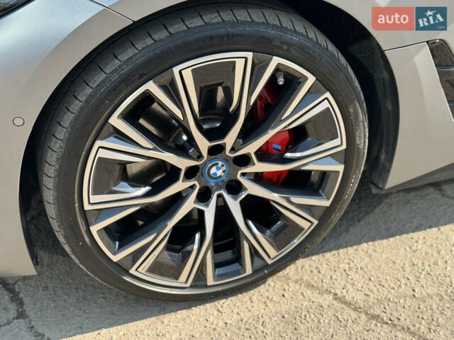 Серый БМВ i4, объемом двигателя 0 л и пробегом 22 тыс. км за 59900 $, фото 24 на Automoto.ua