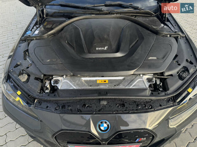 Серый БМВ i4, объемом двигателя 0 л и пробегом 22 тыс. км за 39500 $, фото 16 на Automoto.ua