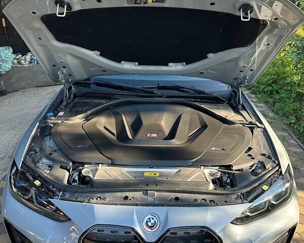 Серый БМВ i4, объемом двигателя 0 л и пробегом 36 тыс. км за 45999 $, фото 2 на Automoto.ua