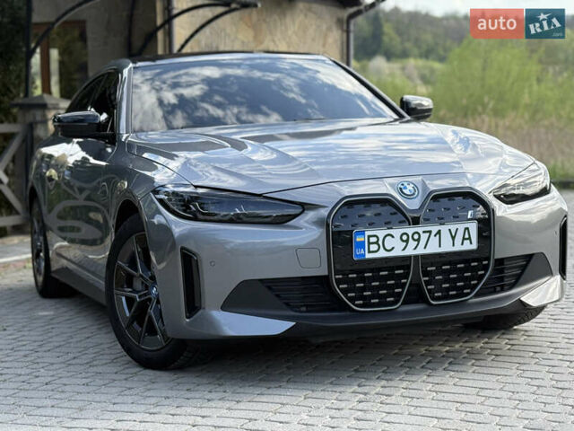 Серый БМВ i4, объемом двигателя 0 л и пробегом 26 тыс. км за 41499 $, фото 4 на Automoto.ua