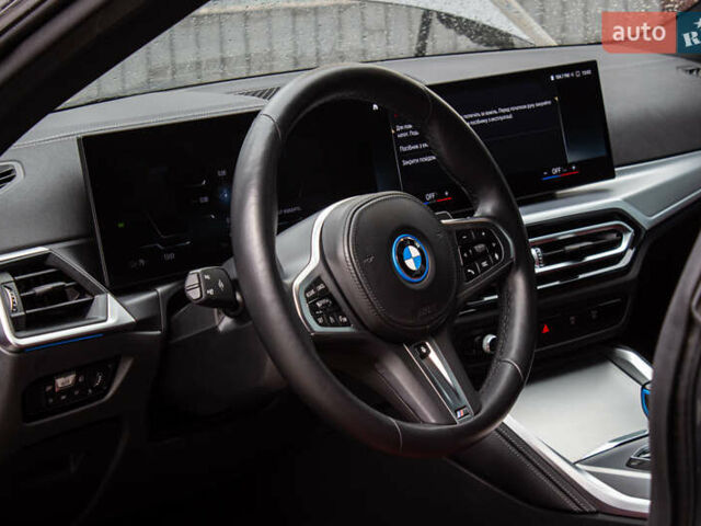 Серый БМВ i4, объемом двигателя 0 л и пробегом 15 тыс. км за 37900 $, фото 60 на Automoto.ua