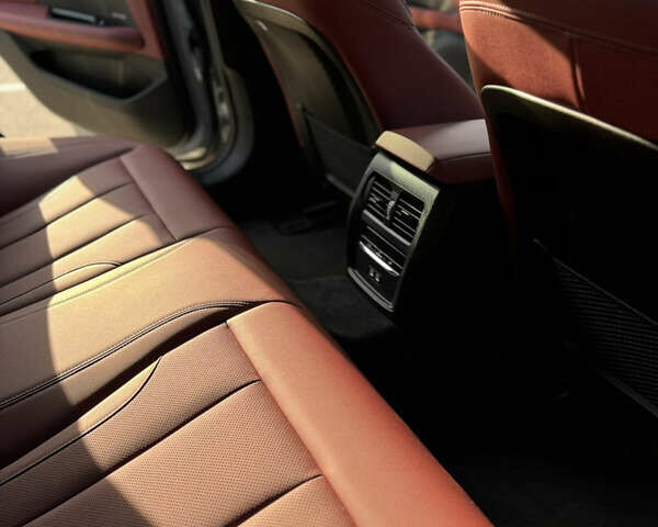 Серый БМВ i4, объемом двигателя 0 л и пробегом 4 тыс. км за 45000 $, фото 30 на Automoto.ua