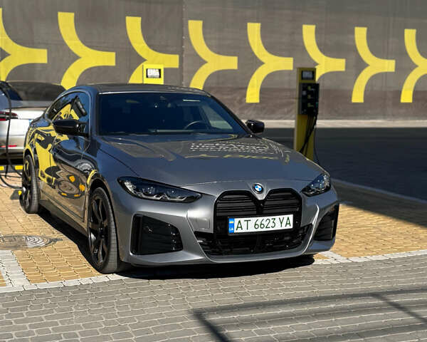 Серый БМВ i4, объемом двигателя 0 л и пробегом 36 тыс. км за 31300 $, фото 2 на Automoto.ua