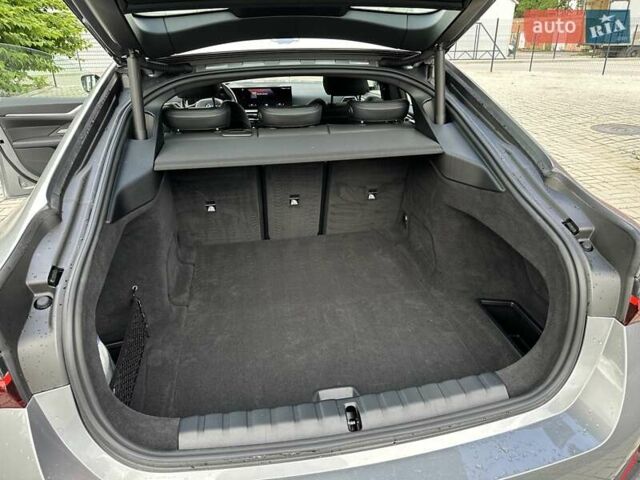 Серый БМВ i4, объемом двигателя 0 л и пробегом 7 тыс. км за 37000 $, фото 21 на Automoto.ua