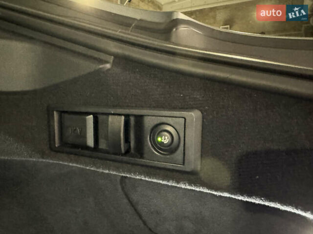 Серый БМВ i4, объемом двигателя 0 л и пробегом 46 тыс. км за 45500 $, фото 31 на Automoto.ua