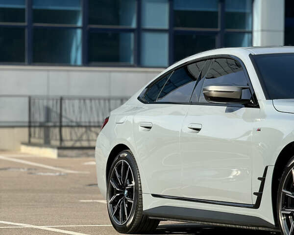 Серый БМВ i4, объемом двигателя 0 л и пробегом 4 тыс. км за 45000 $, фото 5 на Automoto.ua